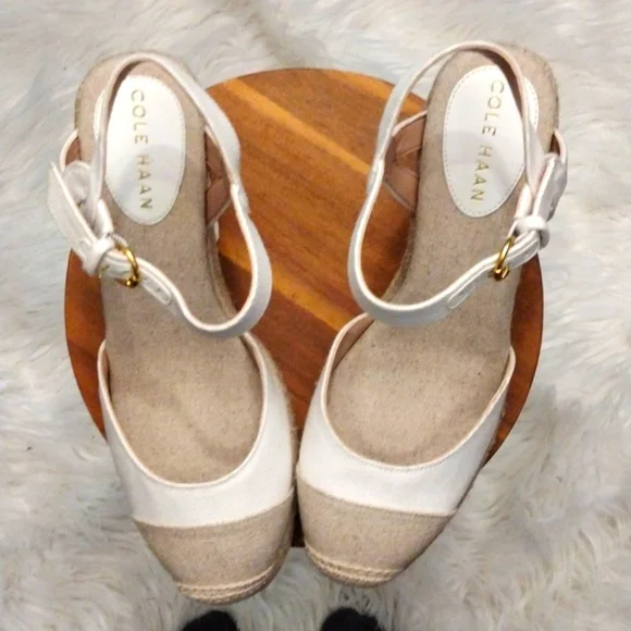 Cole Haan Wedges Size 8.5 Cloudfeel Low Heels Neutral White Taupe NWOT - Picture 1 of 9